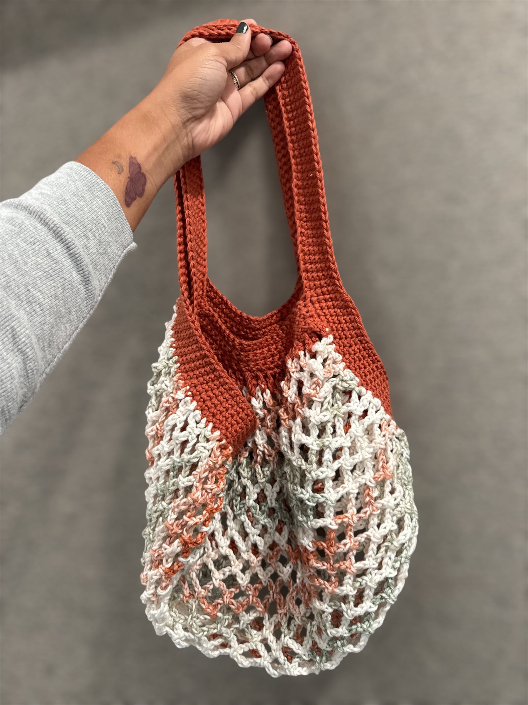 Handmade Crochet Market Mesh Bag, Coral and White with Terracota handle, Summer Beach Handbag